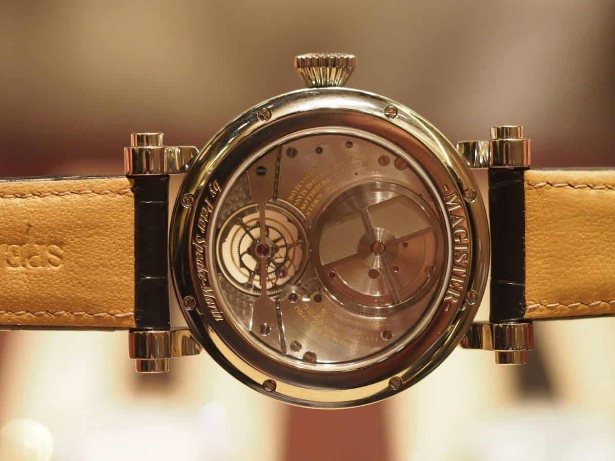 The SM3 automatic winding movement seen through the display back The SM3 automatic winding movement seen through the display back