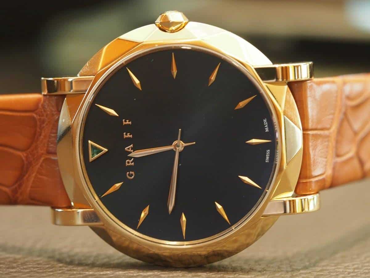 Another Graff watch without diamonds! The most sober watch in Graff’s collection, the GraffStar Slim 43 houses the Graff Calibre 3, a self-winding movement measuring only 6.35mm. This rose gold edition features a chocolate dial with gold markers, and is secured on a brown crocodile strap with a rose gold deployment buckle. The 43mm case is only faceted on the top of the case, a feature that’s exclusive to the dress collection.