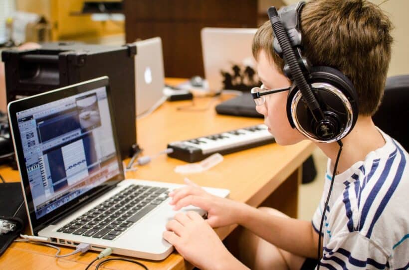 Concéntrate escuchando online Music for Programming