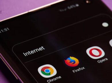 Comparativa del mejor navegador web: iconos de Chrome, Firefox, Opera y Brave en un smartphone