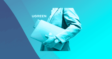 Persona con un portátil, destacando la marca UGREEN.