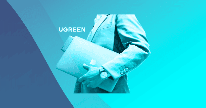 Persona con un portátil, destacando la marca UGREEN.
