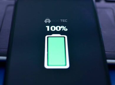 Pantalla de un iPhone mostrando 100% de batería.