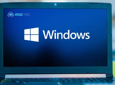 Pantalla de un portátil mostrando el logo de Windows.