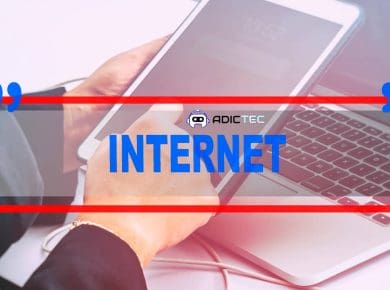 Imagen de manos sosteniendo una tablet y un portátil, con la palabra "INTERNET" en un recuadro rojo sobre la imagen. Representa la conectividad a internet y la tecnología moderna.
