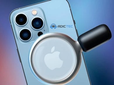 Un iPhone con una lupa superpuesta en la parte posterior, destacando el logotipo de Apple. La imagen sugiere la función de lupa del iPhone.