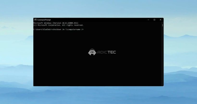 Captura de pantalla del Símbolo del sistema de Windows (CMD) mostrando el comando 'shutdown' para apagar o reiniciar un PC desde la línea de comandos.