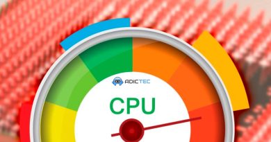 Un medidor de CPU que indica un uso del 100%, con la aguja en la zona roja de "Máximo". El fondo muestra una textura de componentes electrónicos en color rojo.