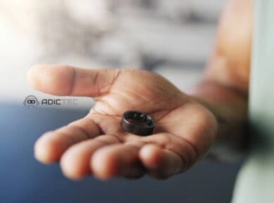 Un anillo inteligente en una mano. Descubre para qué sirve y cómo funciona.