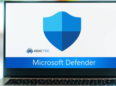 Tutorial: Microsoft Defender en pantalla de portátil. Imagen muestra interfaz de Windows Defender. Seguridad informática.
