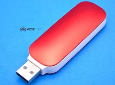 Pendrive rojo listo para ser formateado y optimizado