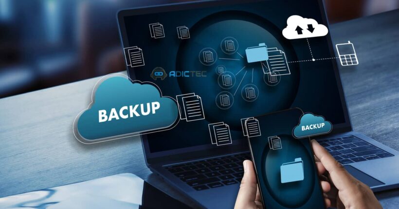 Ilustración del proceso para hacer copias de seguridad en la nube desde un portátil y un móvil