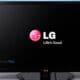 Televisor LG mostrando el logo de LG en una pantalla negra, el caso típico cuando una TV LG no enciende del todo