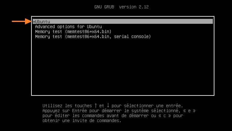 Captura de pantalla del menú GRUB mostrando la opción de Ubuntu, con una flecha apuntando a la entrada "Ubuntu". Se muestra texto en francés en la parte inferior.