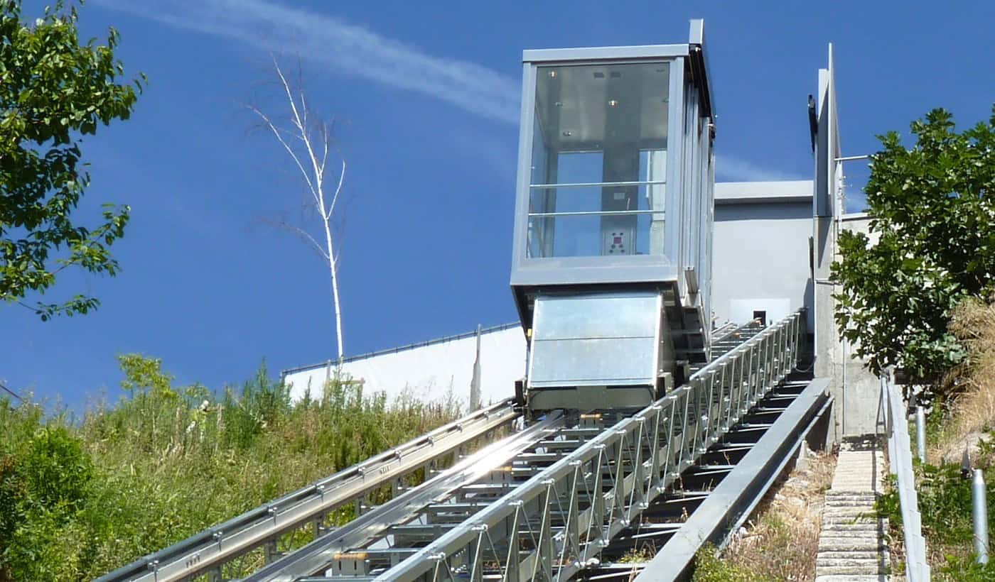 آسانسور شیبدار