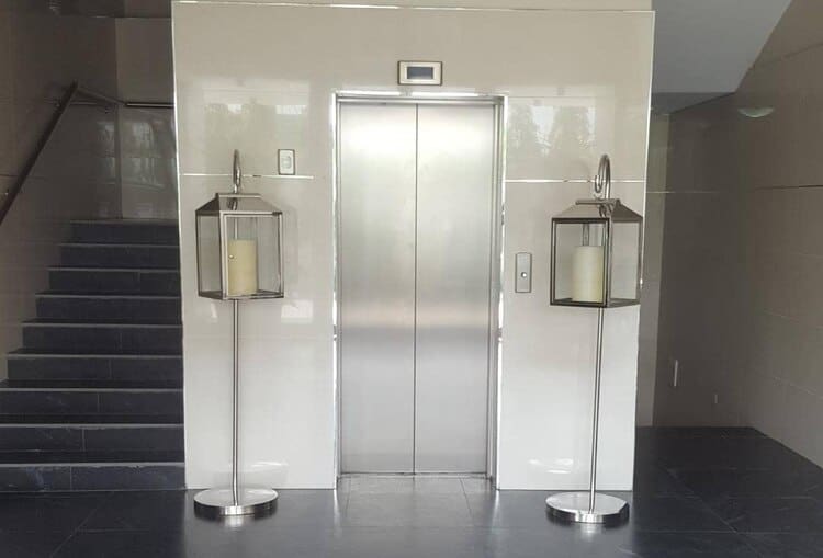 عات صدا دادن آسانسور بین طبقات