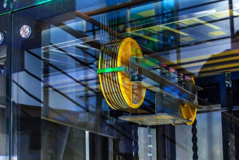 لرزش کابین آسانسور از چیه