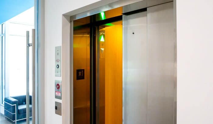 عملکرد و کاربرد بلک اوت در آسانسور