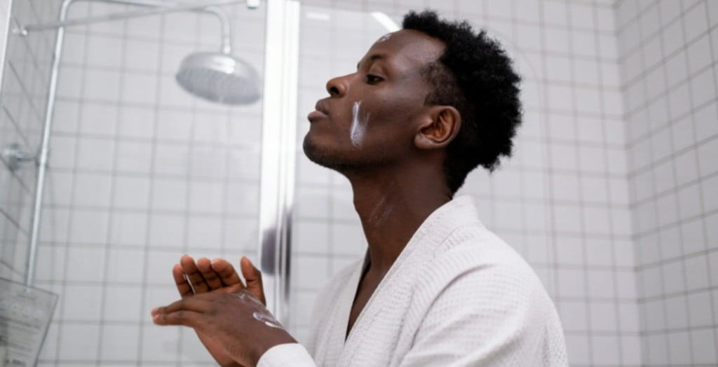 esfoliar antes de fazer a barba