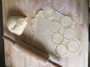 Przygotowujemy ciasto na pierogi