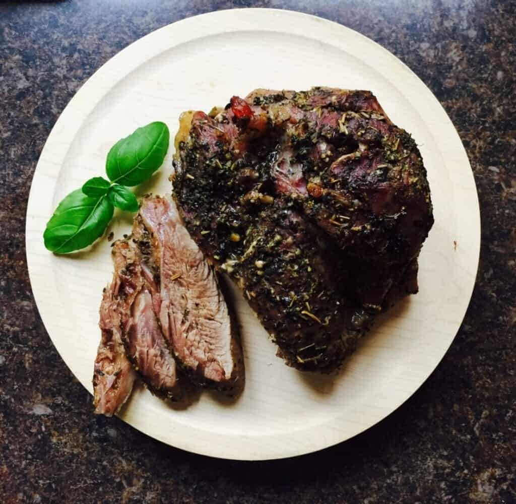 Łopatka ziołowa pieczona w rękawie