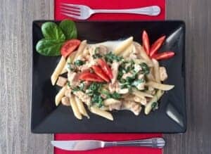 Makaron z kurczakiem i ze szpinakiem