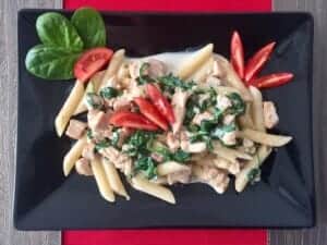 Makaron z kurczakiem i ze szpinakiem