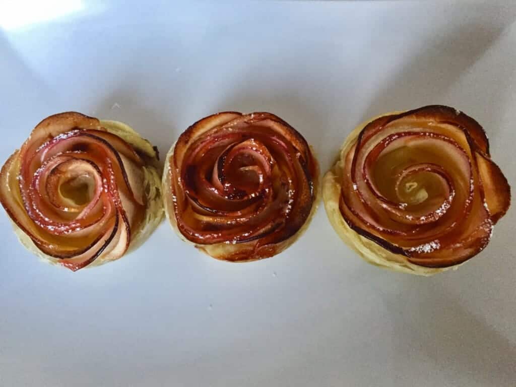 Przepyszne kwiatki z ciasta francuskiego