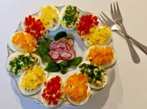 Kolorowe jaja faszerowane