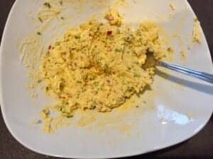 Zmieszane i przyprawione duszone żółtka