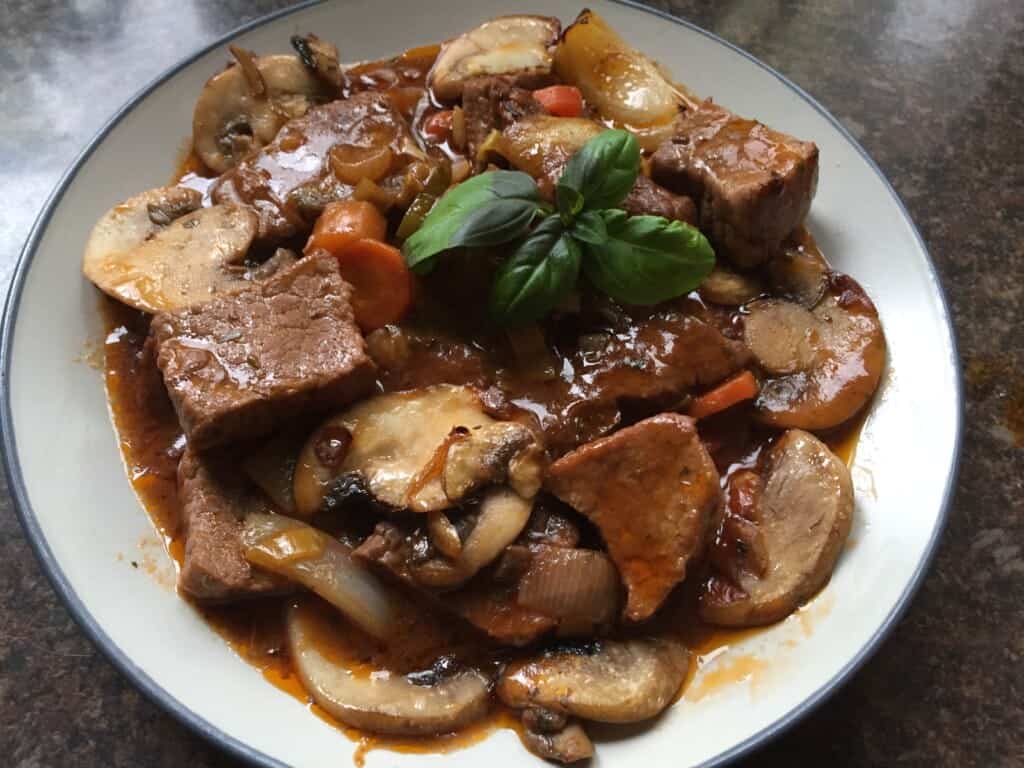 Pyszna wołowina po burgundzku