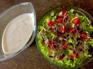 Składniki na kolorową sałatkę z pysznym sosem