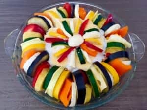 Kolorowa zapiekanka warzywna z kurczakiem