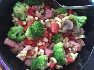 Składniki do zapiekanki pokrojone i zmieszane