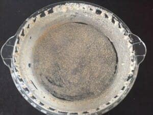 Foremka przygotowana do szarlotki