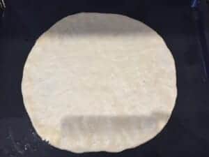 Rozwałkowane ciasto na pizze