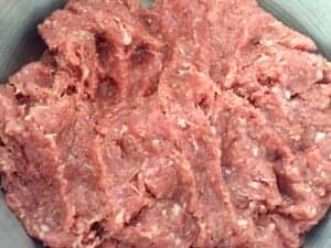 Mięso mielona przygotowane na rolady