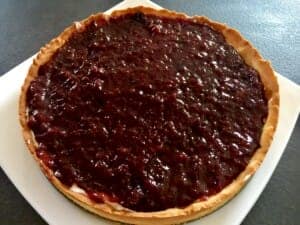 Malinowa frizelina na cieście