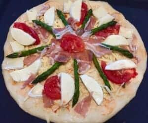 Wiosenna pizza ze szparagami