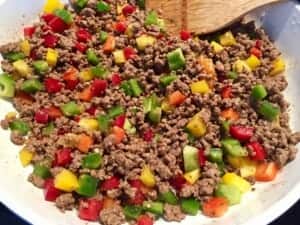 Wołowina z papryką krojoną w kostkę