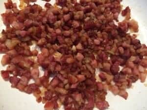 Boczek i cebula smażona na patelni