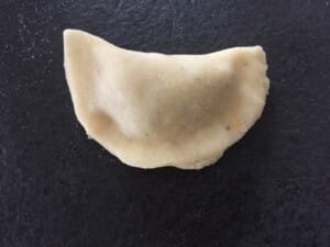 Ciasto zagiętę na kształ pierogów