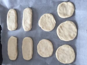 Ciasto uformowane na bułki