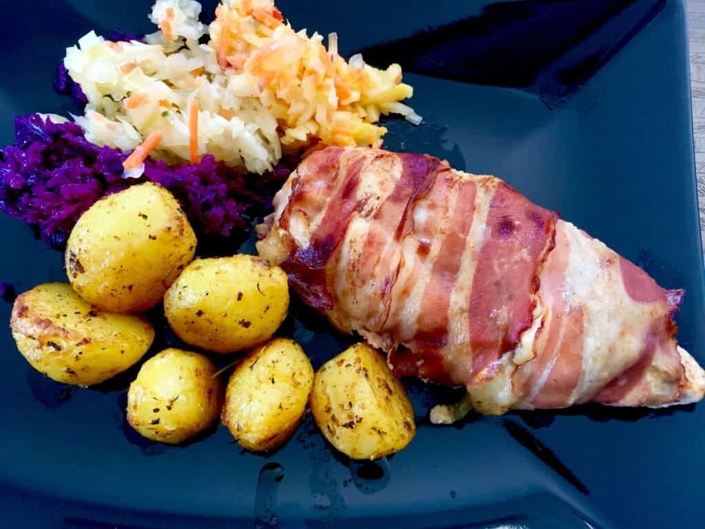 Roladki z kurczaka zapiekane w boczku