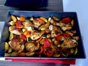 Ziołowy kurczak pieczony z młodymi ziemniaczkami