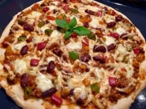 Domowa pizza z mięsem mielonym