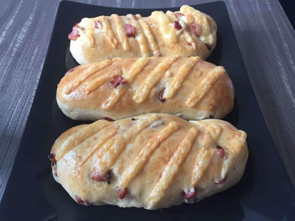 Bułeczki serowe z boczkiem