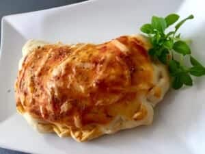 Pizza Calzone po wyjęciu z piekarnika