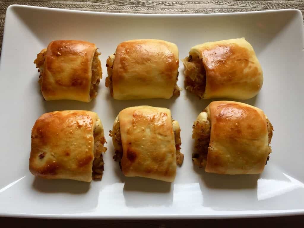 Paszteciki drożdżowe z kapustą i grzybami