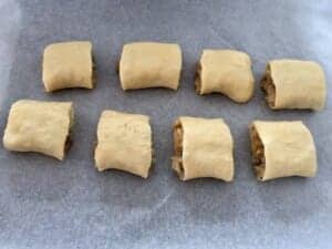 Rolada z nadzieniem z kapusty i grzybów pocięta na kawałki